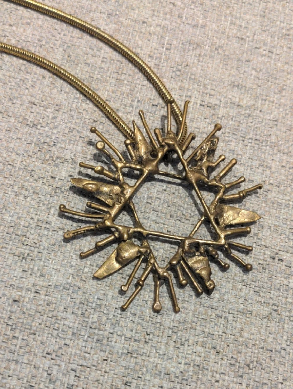 Vintage Artistic Brass Tone Sunburst Pendant Necklace  3" Diameter With Chain - Picture 4 of 8